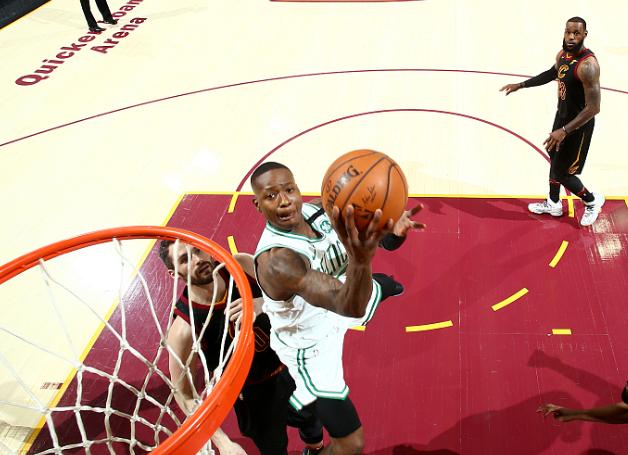 包含凯尔特人客场力克爵士，泰伦卢斯分绝杀助队获胜的词条