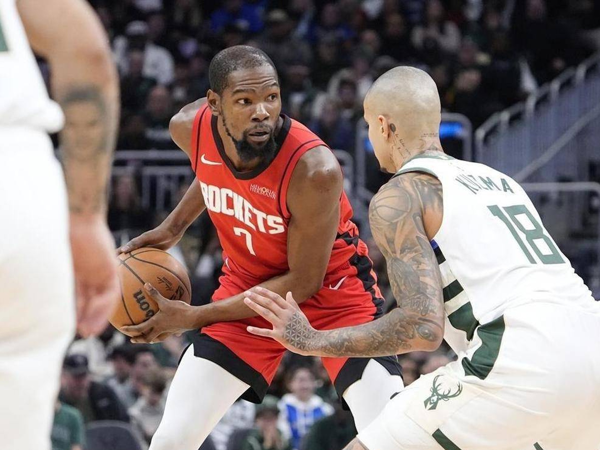 杜兰特持球强势突破，狂扣瞬间震撼全场的简单介绍