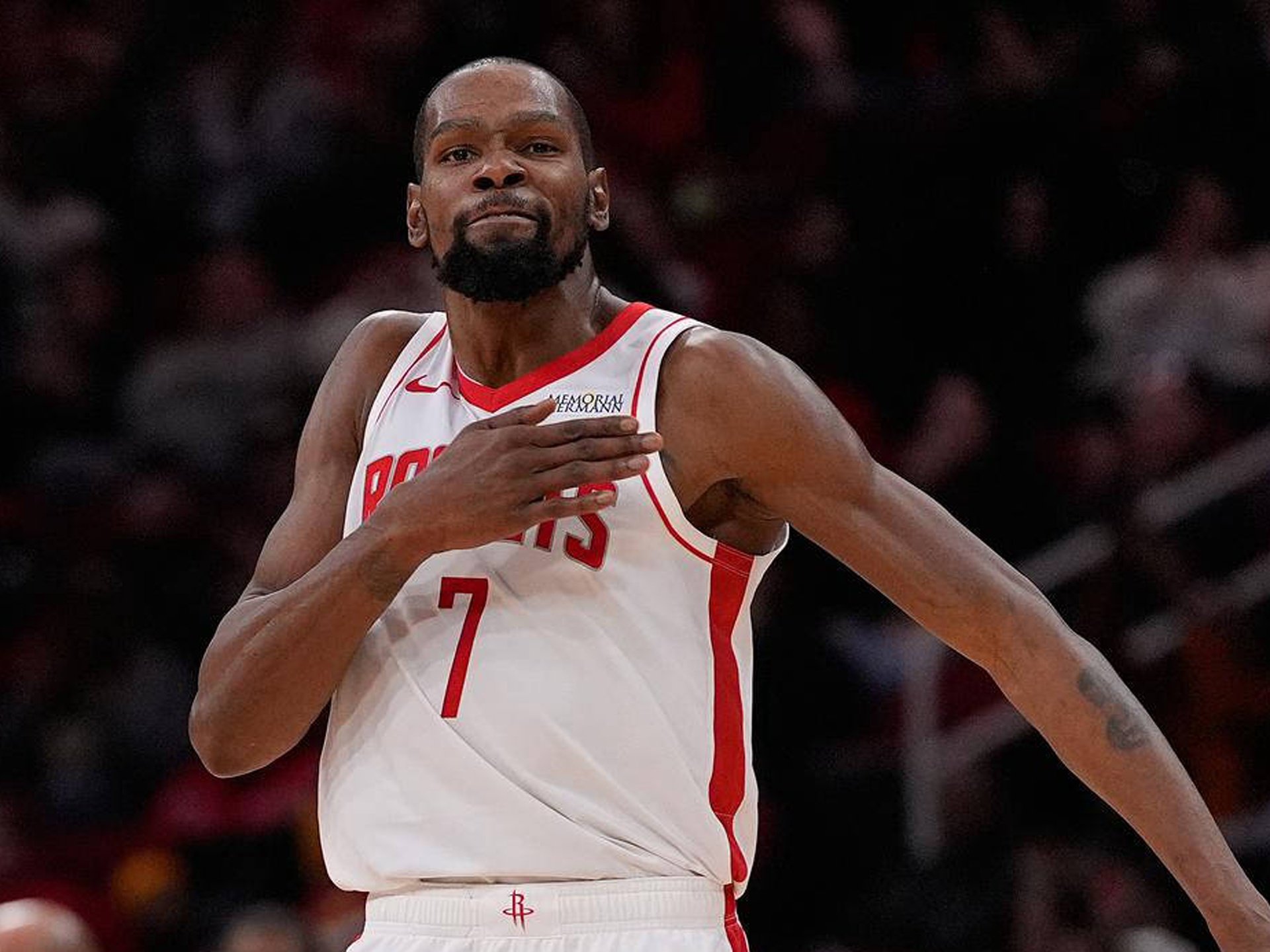 杜兰特持球强势突破，狂扣瞬间震撼全场的简单介绍